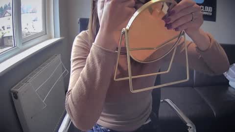 Nadia Ferreira  online show from February 2026 09:21:02 AM