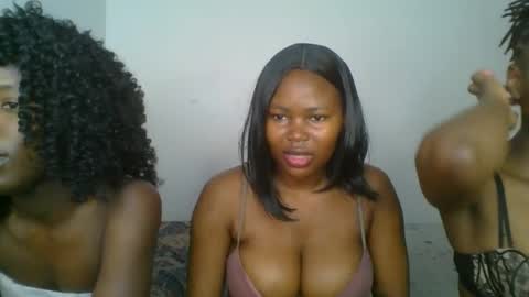 ebony_meeky online show from October 2025 05:35:02 PM