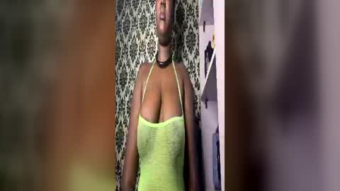 Snapshot of ebonysquirt_xx chatting on June 2026 02:09:02 AM Dara online show from June 2026 02:09:02 AM