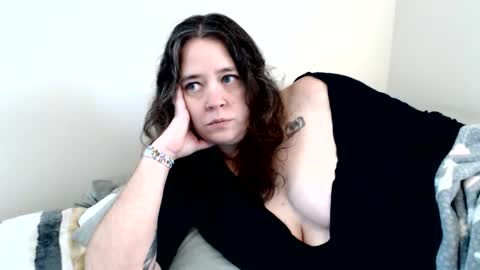 Weird Echo online show from November 2025 06:19:02 PM