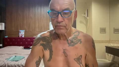 Snapshot of eddelmar chatting on April 2026 01:01:02 PM eddelmar online show from April 2026 01:01:02 PM
