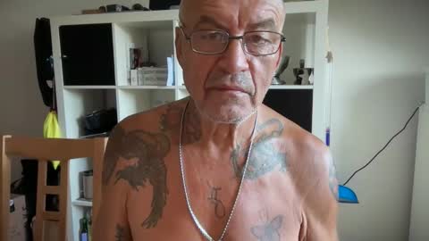 Snapshot of eddelmar chatting on May 2026 06:09:01 AM eddelmar online show from May 2026 06:09:01 AM