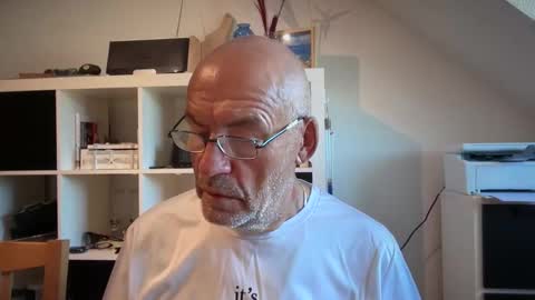 Snapshot of eddelmar chatting on May 2026 02:10:01 PM eddelmar online show from May 2026 02:10:01 PM