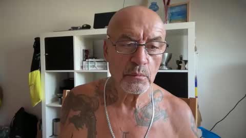 Snapshot of eddelmar chatting on May 2026 02:44:02 PM eddelmar online show from May 2026 02:44:02 PM