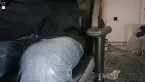 Snapshot of edged_biker chatting on January 2025 06:35:01 PM edged biker online show from January 2025 06:35:01 PM