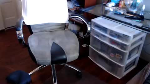 Snapshot of edginginedmonton chatting on October 2025 08:53:02 PM edginginedmonton online show from October 2025 08:53:02 PM