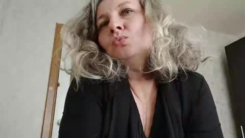 Snapshot of edithmanning chatting on May 2026 02:45:01 PM edithmanning online show from May 2026 02:45:01 PM