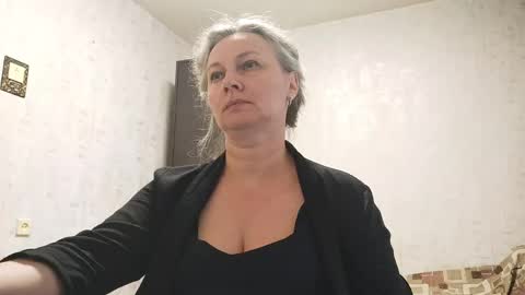 Snapshot of edithmanning chatting on June 2026 05:17:01 PM edithmanning online show from June 2026 05:17:01 PM