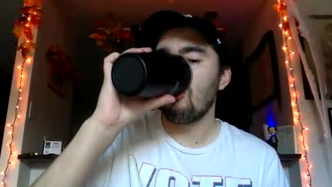 Snapshot of edmundfitz75 chatting on October 2025 09:03:01 PM EddieFitz75 online show from October 2025 09:03:01 PM