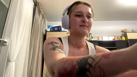 Snapshot of ednadennis chatting on May 2026 12:31:02 PM Eva online show from May 2026 12:31:02 PM