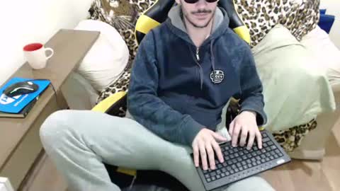 Snapshot of eduardobrain7 chatting on October 2025 12:21:02 AM eduardobrain7 online show from October 2025 12:21:02 AM