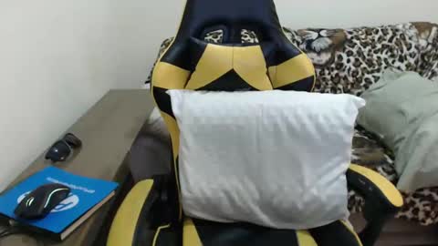 Snapshot of eduardobrain7 chatting on October 2025 04:46:02 AM eduardobrain7 online show from October 2025 04:46:02 AM