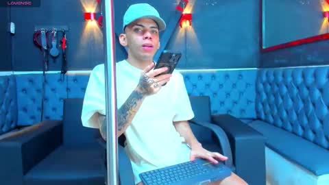 Snapshot of edward_24_ chatting on November 2025 04:40:02 AM Edward Colleman online show from November 2025 04:40:02 AM