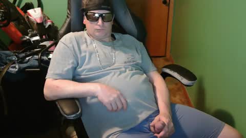edwardaims_2please online show from April 2026 02:18:01 AM
