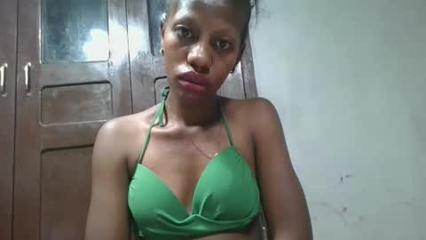 edwige770943 online show from May 2026 05:01:02 AM