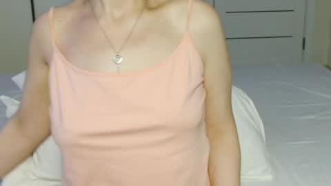Snapshot of eelena4kiss chatting on June 2026 10:54:02 PM eelena4kiss online show from June 2026 10:54:02 PM