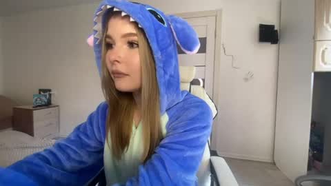 Snapshot of eestipixies chatting on May 2026 04:53:02 AM Lili online show from May 2026 04:53:02 AM