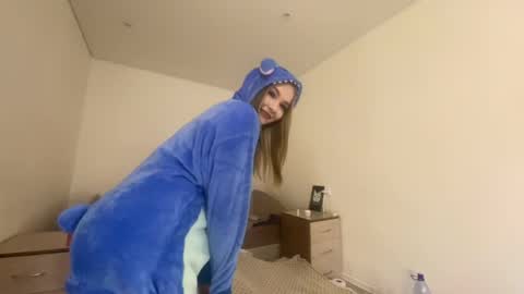 Snapshot of eestipixies chatting on May 2026 09:52:01 PM Lili online show from May 2026 09:52:01 PM