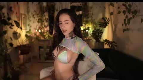 Snapshot of effylowell_ chatting on June 2026 01:47:02 AM Effy online show from June 2026 01:47:02 AM