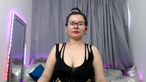 Snapshot of eileenqueen23 chatting on June 2026 06:45:01 PM Eileen online show from June 2026 06:45:01 PM
