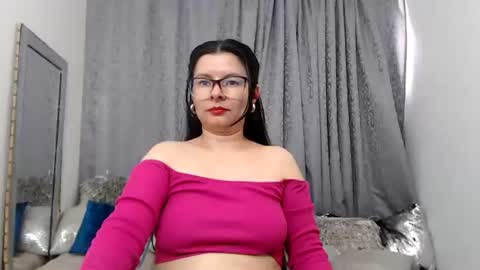 Snapshot of eileenqueen23 chatting on June 2026 09:09:01 PM Eileen online show from June 2026 09:09:01 PM