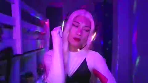 Snapshot of eimii18 chatting on April 2026 02:11:02 AM Eimi online show from April 2026 02:11:02 AM