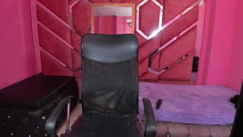 eimy_cutte online show from October 2025 02:38:01 PM