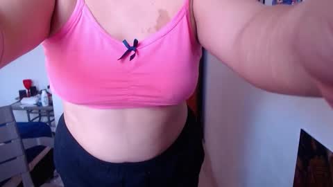 eimy_saenzz online show from November 2025 01:46:01 PM