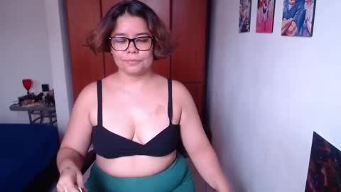 eimy_saenzz online show from November 2025 05:23:01 PM