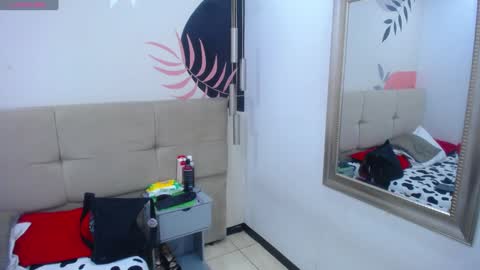 Eimyflorian online show from January 2025 06:18:01 PM