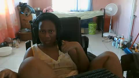 Eirondra Valeen online show from October 2025 11:55:02 AM