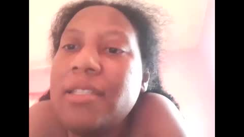 Eirondra Valeen online show from November 2025 01:00:01 PM