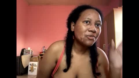 Snapshot of eirondra_valeen chatting on December 2025 10:32:01 AM Eirondra Valeen online show from December 2025 10:32:01 AM