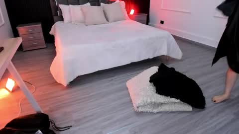 Eiryn Raven online show from April 2026 11:39:02 AM