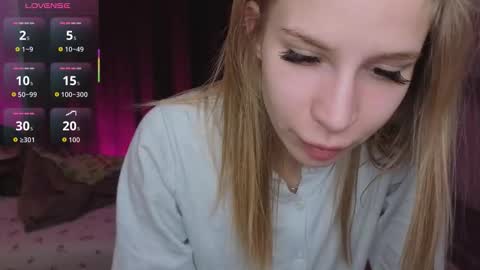 Snapshot of el1s_evans chatting on March 2026 11:04:02 AM please read my bio there is information about private shows and about my personality online show from March 2026 11:04:02 AM