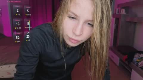 Snapshot of el1s_evans chatting on April 2026 11:07:02 AM please read my bio there is information about private shows and about my personality online show from April 2026 11:07:02 AM