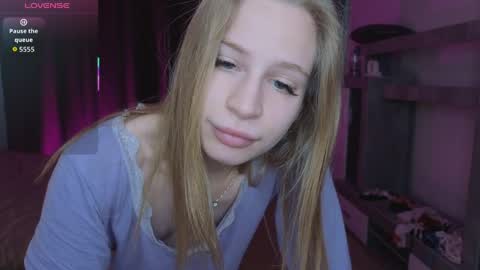 Snapshot of el1s_evans chatting on April 2026 10:59:01 AM please read my bio there is information about private shows and about my personality online show from April 2026 10:59:01 AM