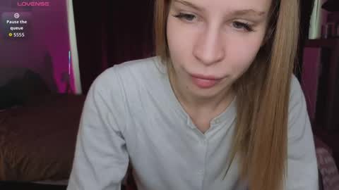 Snapshot of el1s_evans chatting on April 2026 11:05:01 AM please read my bio there is information about private shows and about my personality online show from April 2026 11:05:01 AM