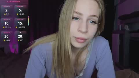 Snapshot of el1s_evans chatting on April 2026 11:03:02 AM please read my bio there is information about private shows and about my personality online show from April 2026 11:03:02 AM