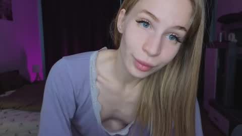 Snapshot of el1s_evans chatting on April 2026 10:58:01 AM please read my bio there is information about private shows and about my personality online show from April 2026 10:58:01 AM