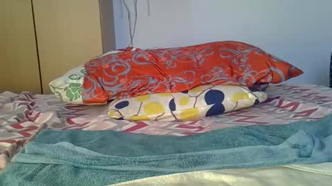 petite online show from December 2024 04:23:01 AM