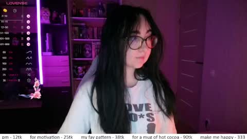 If you like it when I meow give me a thumbs up online show from May 2026 10:10:02 AM