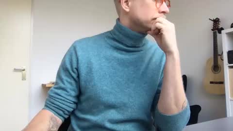 Snapshot of el_thunder chatting on February 2026 10:47:02 AM MrE online show from February 2026 10:47:02 AM