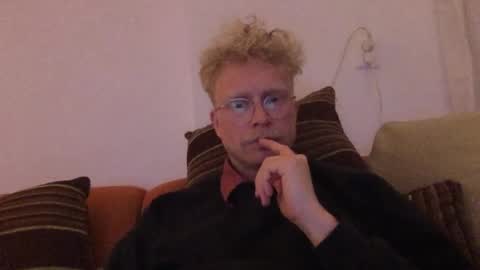Snapshot of el_thunder chatting on February 2026 07:37:01 PM MrE online show from February 2026 07:37:01 PM