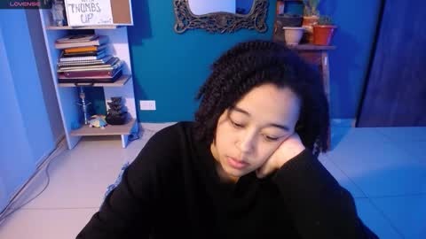 Ela  Help me reach 100 thumbs up online show from October 2025 11:51:02 PM