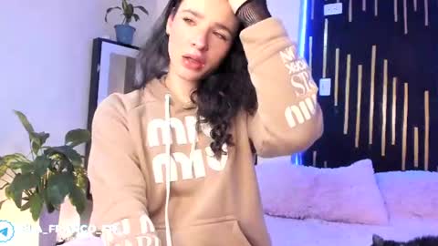 Snapshot of elaia_franc chatting on June 2026 04:18:02 AM Elaia franco online show from June 2026 04:18:02 AM