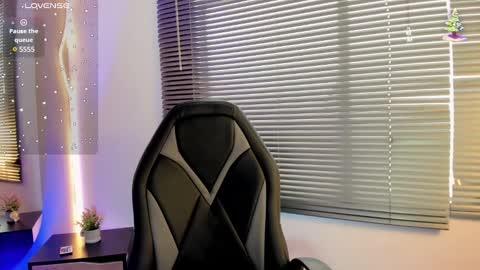 Snapshot of elaia_muller chatting on December 2024 02:06:02 PM Elaia online show from December 2024 02:06:02 PM