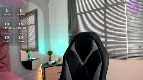 Snapshot of elaia_muller chatting on February 2025 12:21:02 PM Elaia online show from February 2025 12:21:02 PM