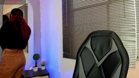 Snapshot of elaia_muller chatting on February 2025 01:10:02 PM Elaia online show from February 2025 01:10:02 PM