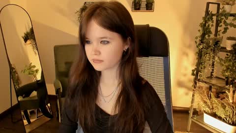 Snapshot of elainebeness chatting on April 2026 04:26:01 PM Your sweet girl online show from April 2026 04:26:01 PM